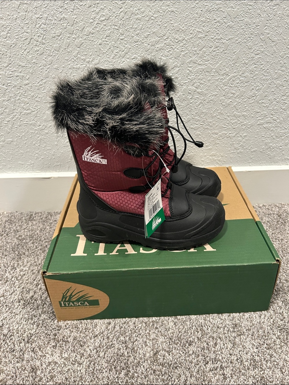 Itasca Women's Burgundy and Black Faux Fur-Trim Snow Boots 6